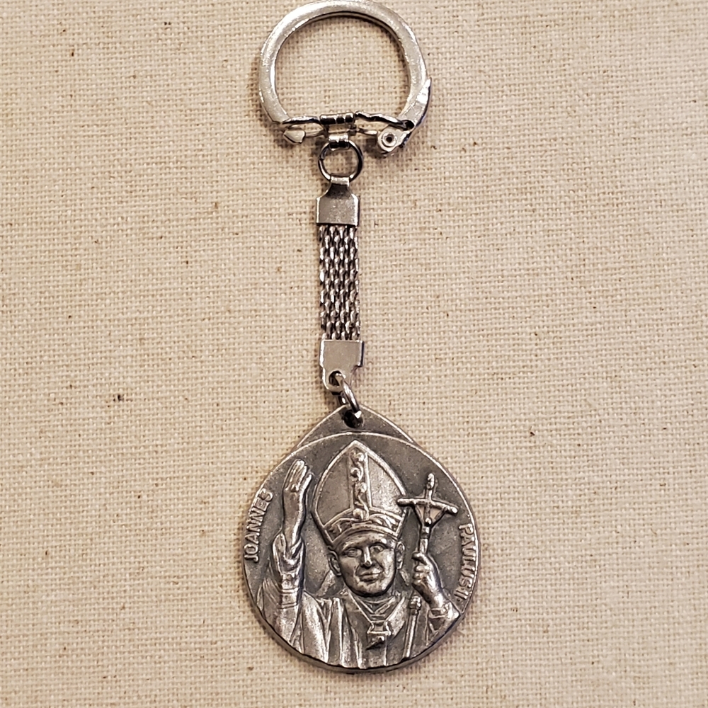 Vtg. Blessed Vatican Pope John Paul II Keepsake Keychain Rome Italy Silver Tone